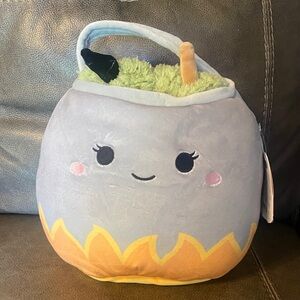 Squishmallow “Johanna” the bubbling cauldron, trick-or-treat basket